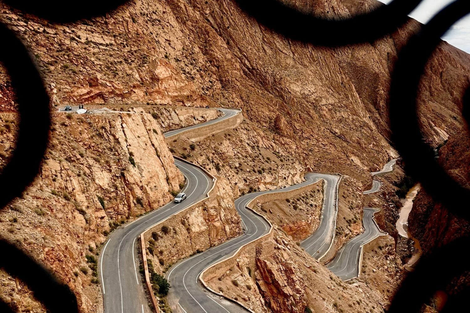 todra-gorge-dades-valley-cliffs-rose-gardens